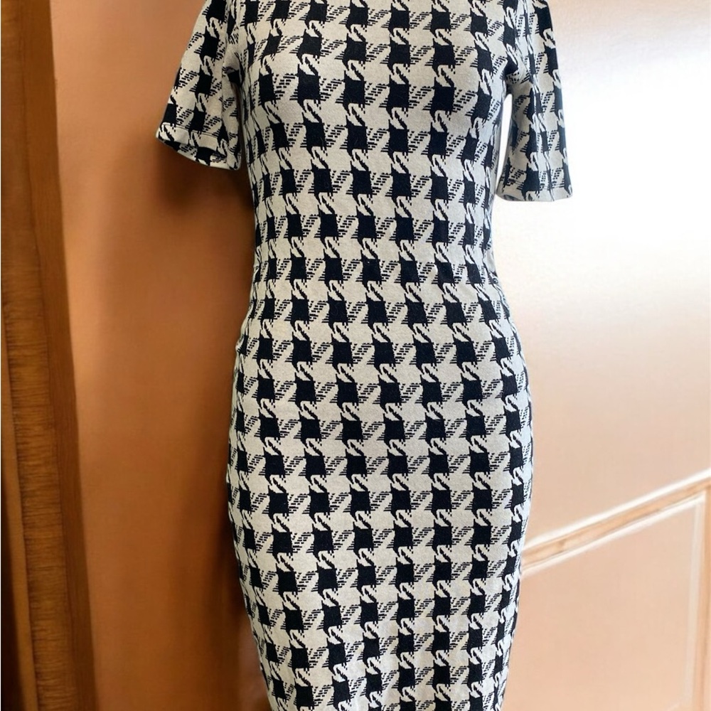Isabella Oliver Navy and White Houndstooth Maternity Dress